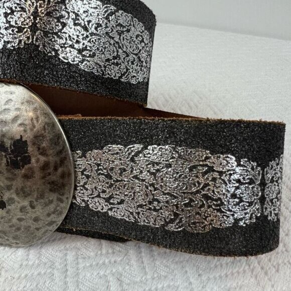 Vintage Oglivy Women’s Medium Silver Buckle Embellished Genuine Leather Belt - Picture 6 of 12